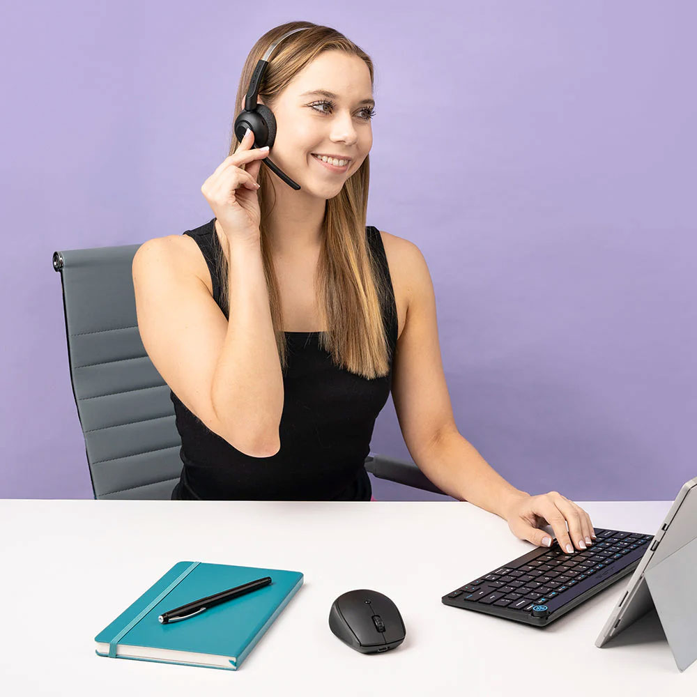 Headset JLAB, Bluetooth, Multipunto 2 dispositivos, 50Hrs., quick mute MIC, Go Work Pop On-Ear Headset PC+MAC+CEL -HBGWRKPOPRBLK4